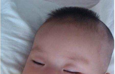 想要宝宝拥有浓密乌黑的头发该怎么办
