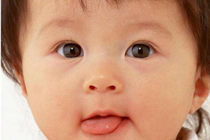 宝宝爱吐舌头是怎么回事