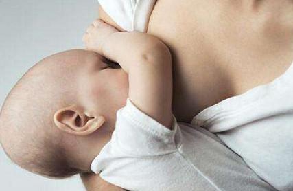怎么判断宝宝吃母乳是否吃饱了？