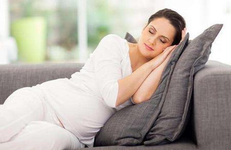 孕妇侧睡会不会压到宝宝？