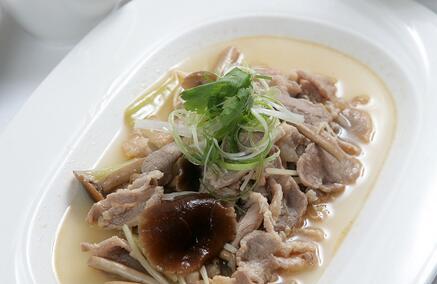 茶樹菇姜絲羊肉湯 清爽暖胃的冬季養生料理