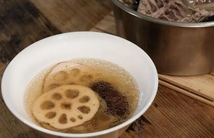 莲藕红枣鸡汤 养胃暖身的滋补汤