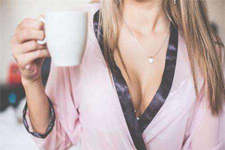 老公怎么帮老婆丰胸