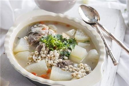 小月子鲤鱼汤的做法