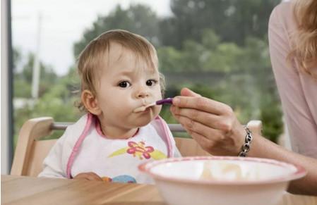 给宝宝添加辅食需要掌握的四大原则