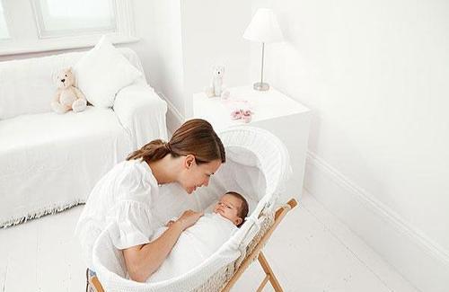 新生儿多久可以出门