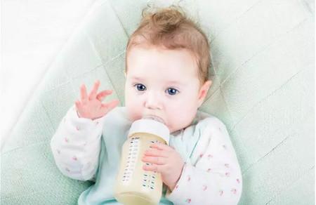 新生儿满6个月才能喝水？