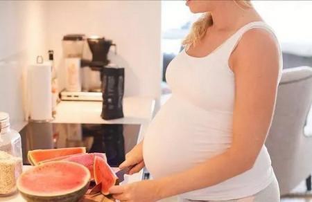 孕妇在什么时候吃水果最好