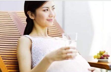 怀孕后老想喝水怎么回事