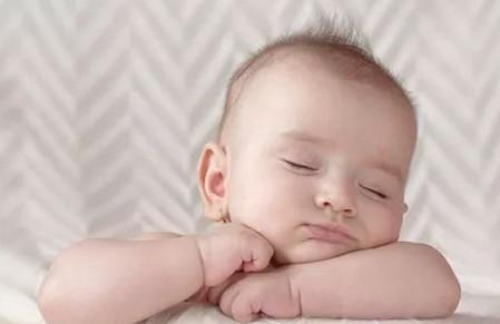 如何让宝宝保持正确的睡眠规律呢？