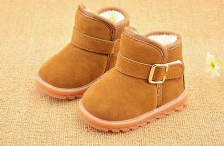 宝宝穿雪地靴的危害有哪些