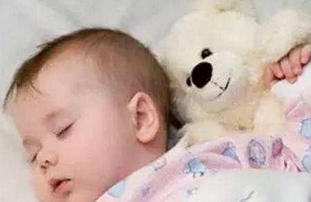 宝宝晚上睡觉总爱出汗是怎么回事