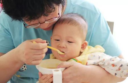 宝宝容易引发胃胀气的食物 宝宝胃胀气怎么办