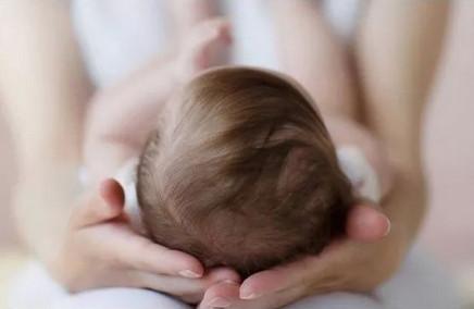 宝宝睡觉不踏实是怎么回事