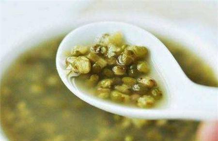 胃疼喝绿豆汤好吗 绿豆汤能缓解胃疼吗？