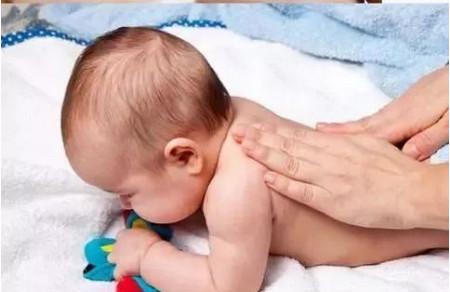 抚摸孩子哪些部位能化解不良情绪？