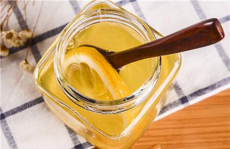 痛经喝蜂蜜水可以缓解吗 蜂蜜治痛经是真的吗？