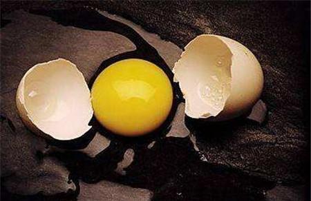 吃生鸡蛋能解酒吗 鸡蛋真的能生吃吗？