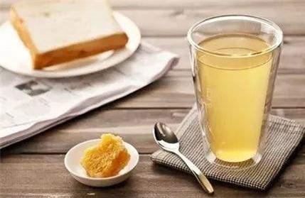 喝蜂蜜水能止咳化痰吗 蜂蜜水止咳化痰效果好吗？