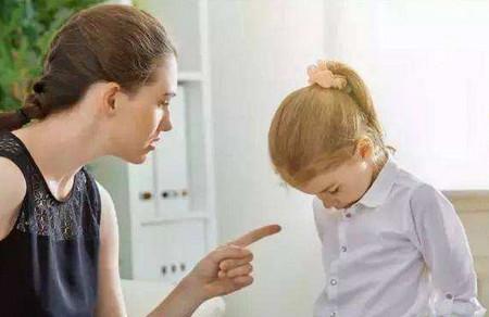 为什么孩子总爱跟父母顶嘴呢？
