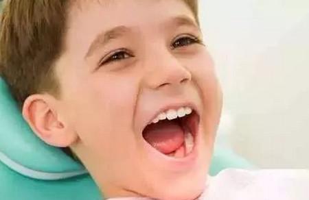 多大宝宝牙齿可以涂氟？