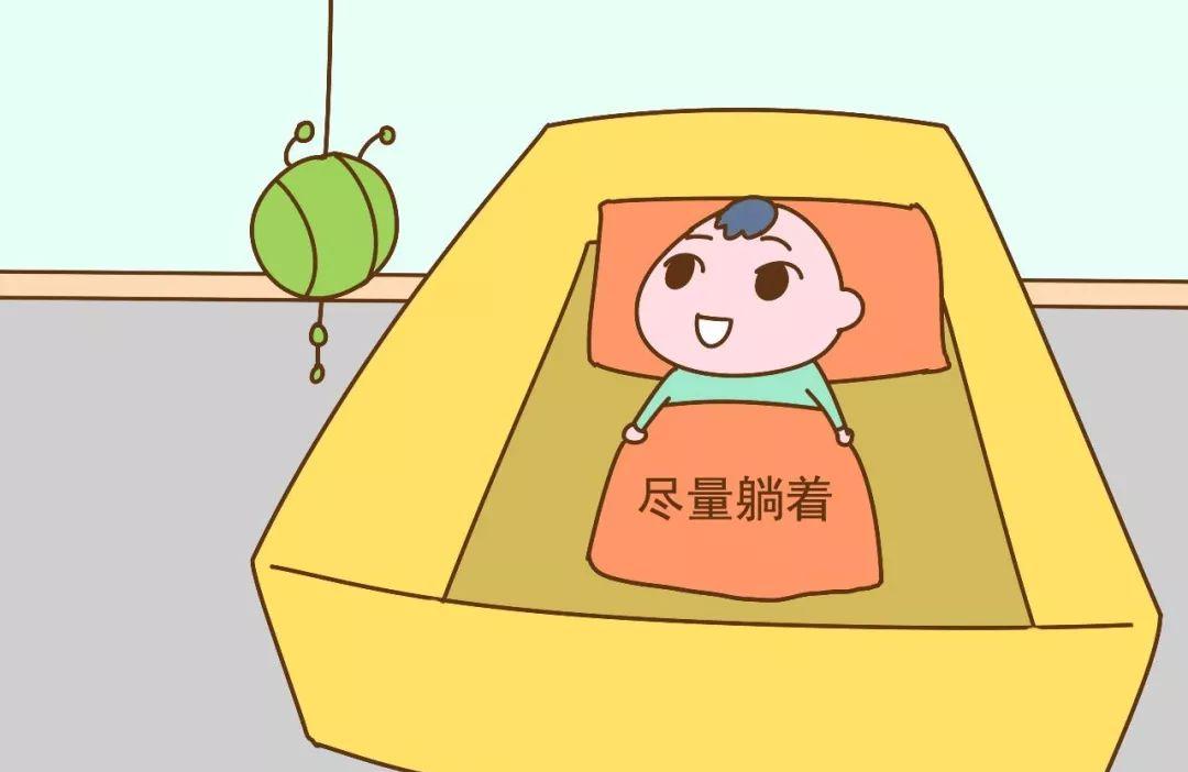 宝宝多抱好还是多躺好
