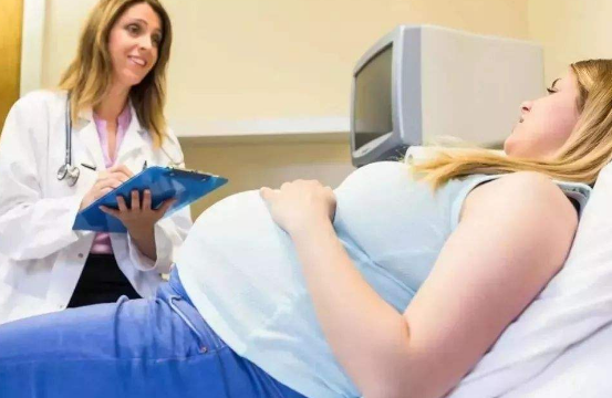 分娩后的第一个小时身体会发生什么变化