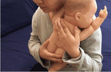 如何給寶寶拍嗝？