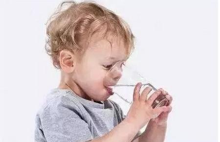 如何知道宝宝缺水了呢？