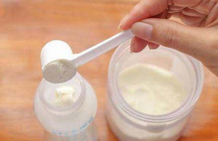 新生儿吃奶粉几天不大便正常吗