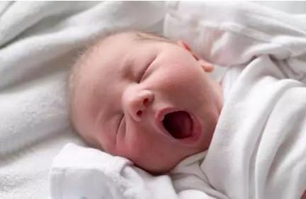 如何保护新生宝宝的第一口呼吸？