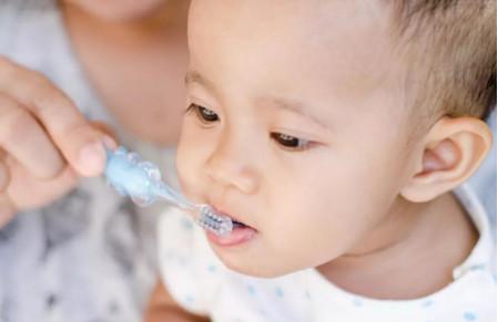如何给宝宝养成健康良好的口腔卫生习惯？