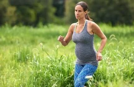为了助力顺利分娩，孕期应该经常散步吗？