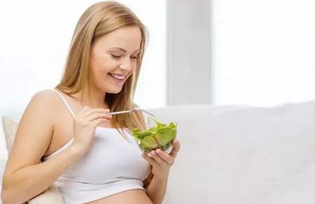 孕妇吃菠菜对自己和宝宝有哪些好处呢？