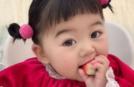 孩子爱吃手的原因