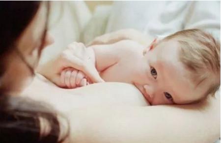 哺乳期宝宝一吃奶就乳头疼怎么回事？
