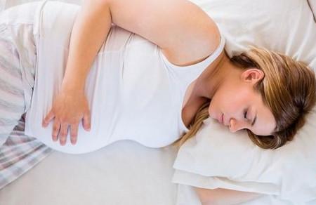 孕妇睡觉时胎儿发生异常的表现有哪些