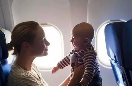 如何正确陪宝宝坐飞机？