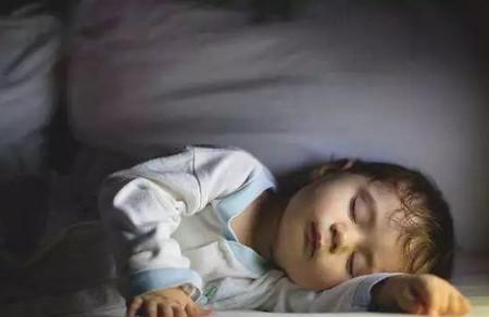 孩子睡觉老出汗睡不好怎么办？中医推拿方法