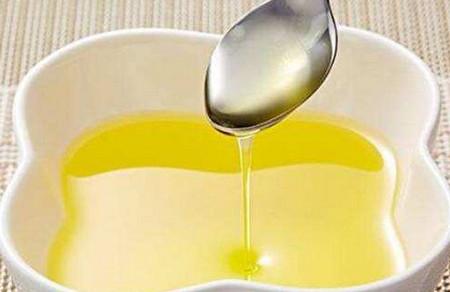 宝宝多大能吃油？