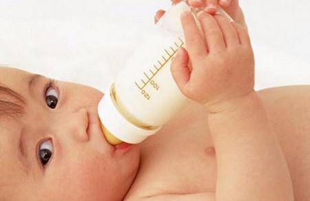 宝宝习惯母乳不吃奶瓶怎么办