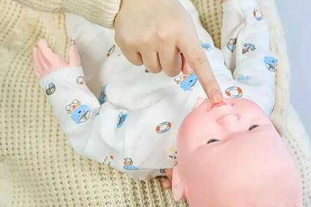 宝宝出现干呕怎么办