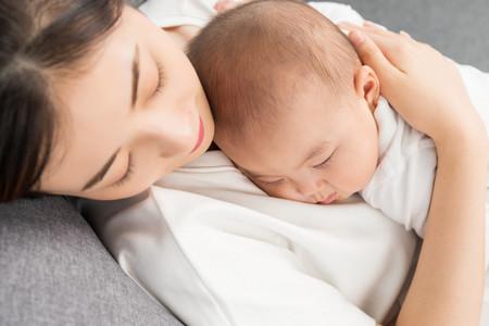 婴儿吐舌头是在表达什么