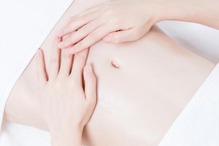 月经推迟按摩大拇指图 常按这个穴位滋阴补肾