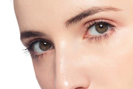 额头上密密麻麻的小疙瘩怎么回事 这种情况不注意小心毁容！