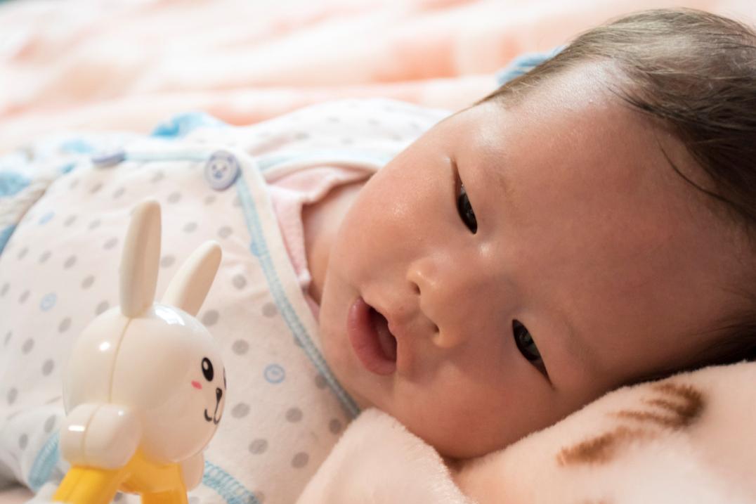 宝宝腹胀气快速排气法