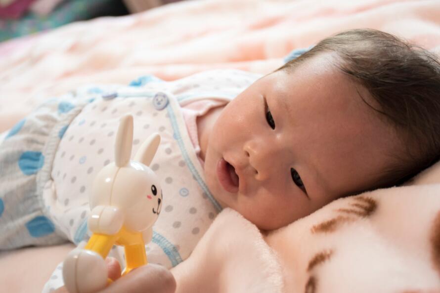 宝宝发烧退热贴位置图 这几个常见位置家长要知道