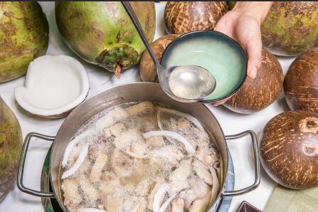 椰肉怎么做简单又好吃 想念那些被随手扔掉的椰子