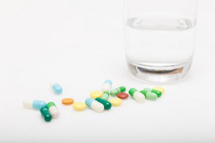 小儿氨酚烷胺颗粒和小儿氨酚黄那敏颗粒的区别