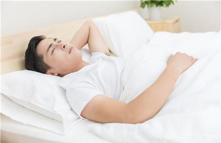 裸睡会引起尿道感染吗 尿道感染跟裸睡有关系吗？